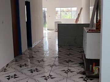 CASA COM 3 QUARTOS SENDO 1 SUITE