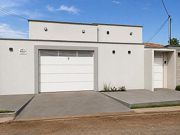 CASA ALTO PADR�O COM PISCINA