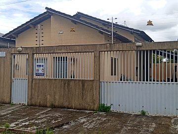 CASA COM 2 QUARTOS 1 SUITE