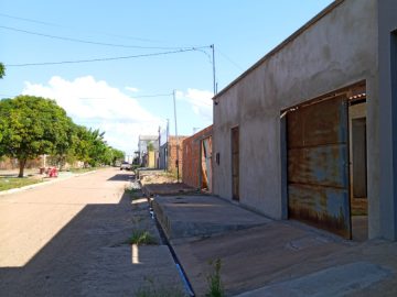 CASA 2/4 SENDO 1 SUITE COM ENERGIA SOLAR