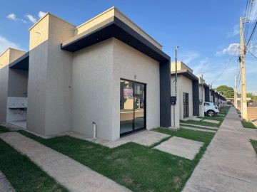 CASA COM 2/4 SENDO 1 SUITE