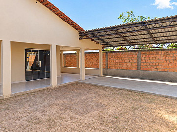 CASA COM 3/4 SENDO 1 SU�TE